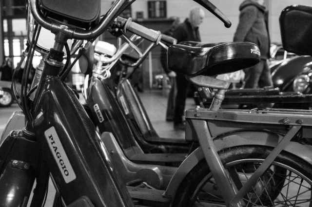 ciao piaggio in bianco e nero