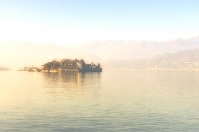 Foschia sul lago Maggiore