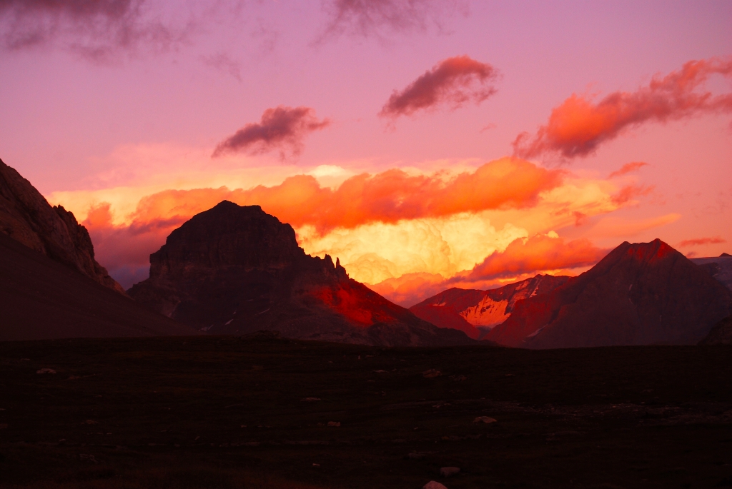 monti al tramonto