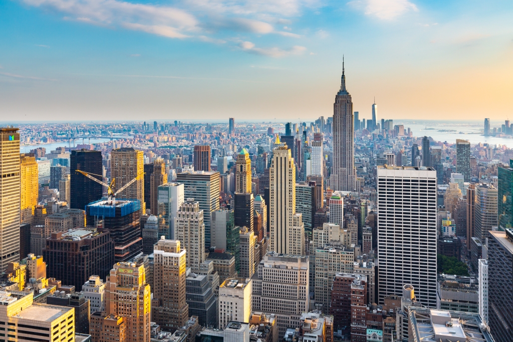 Manhattan vista dall'alto al tramonto - New York