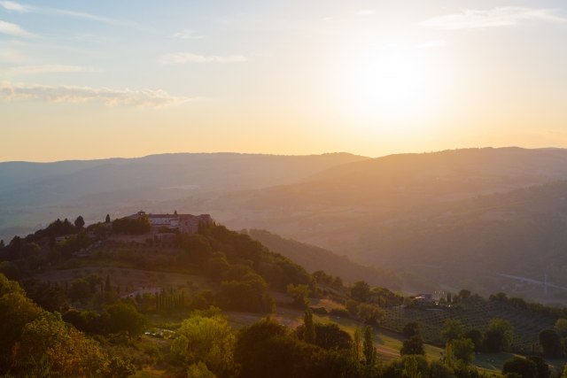 Tramonto sulla campagna dell'Umbria vicino Todi