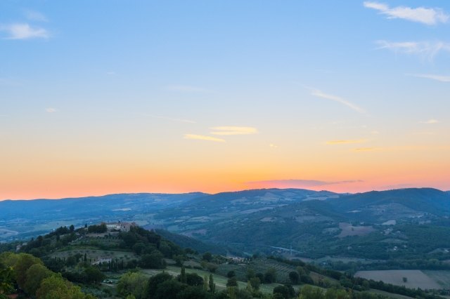 Tramonto sulla campagna dell'Umbria vicino Todi