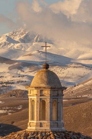 Dettaglio della chiesa di Rocca Calascio, Santa Maria della Pietà