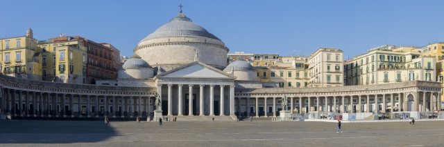 Panoramica di Piazza del Plebiscito