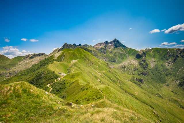 E la terra tocca il cielo