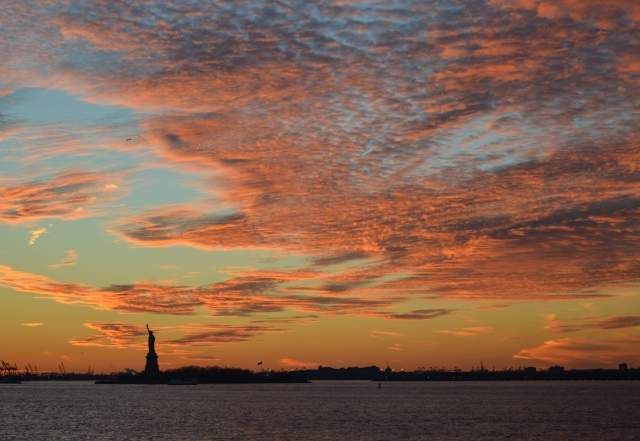 Statua dell libertà al tramonto