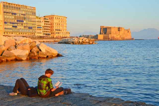 Un libro è meglio di uno smartphone