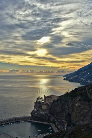 Tramonto sulla costiera amalfitana