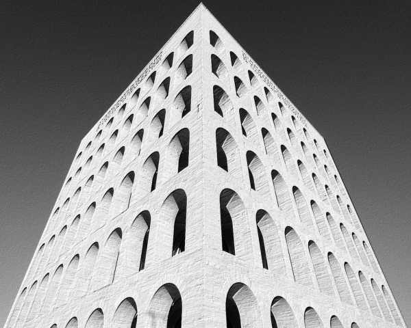 il colosseo quadrato in rilievo