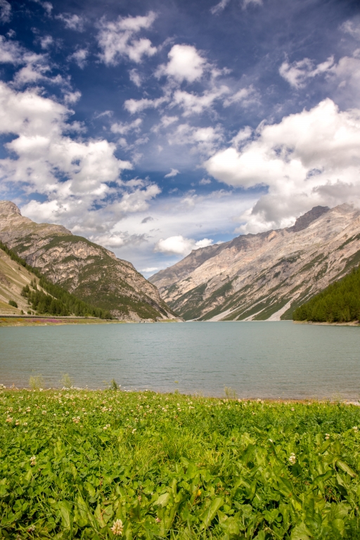 Lago di Livigno con nuvole