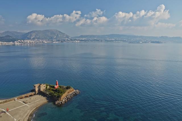 Il mare blu di Napoli
