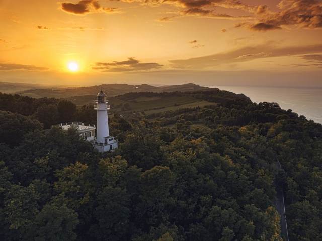 Faro al tramonto · cristianghisla