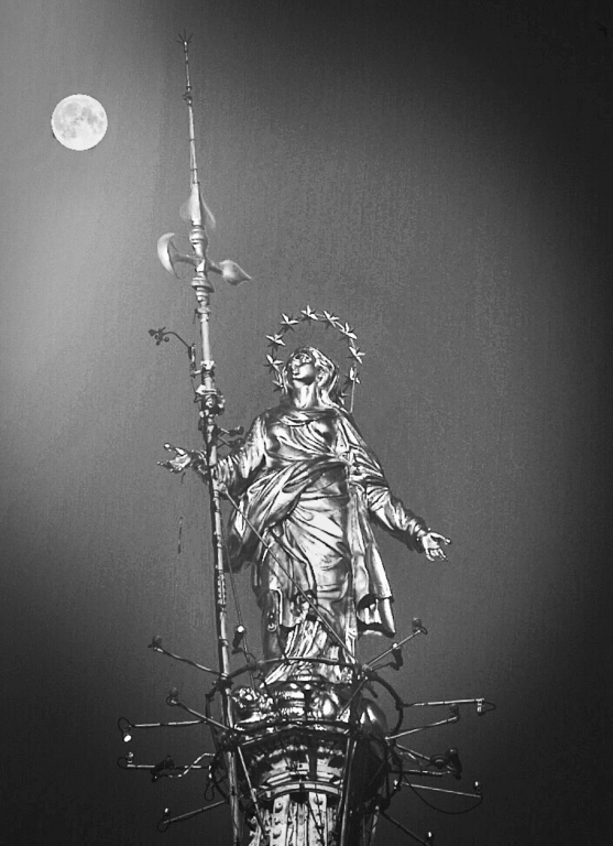 La luna e la Madonnina