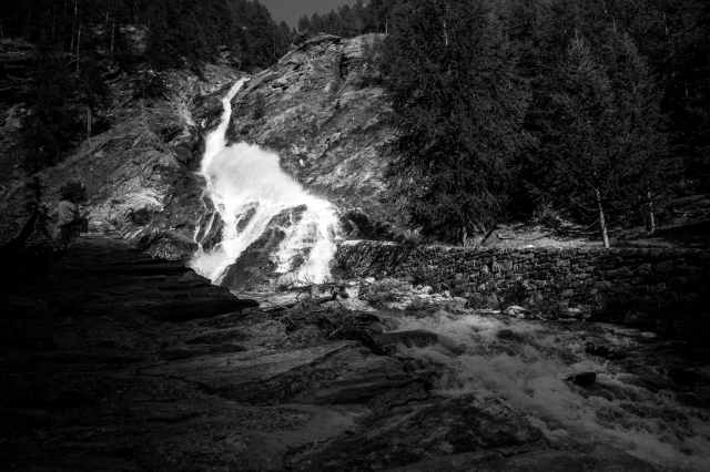 Cascata in bianco e nero · mashiro2004