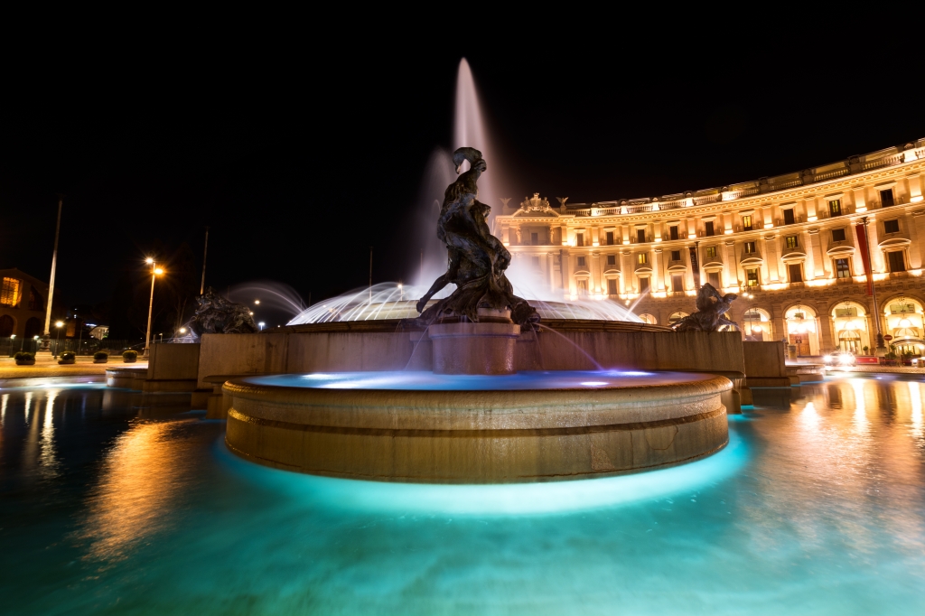 Piazza della Repubblica a Roma, Fontana delle Nejadi