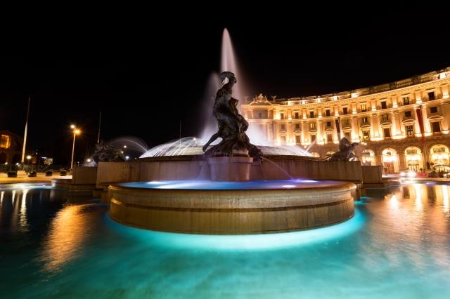 Piazza della Repubblica a Roma, Fontana delle Nejadi