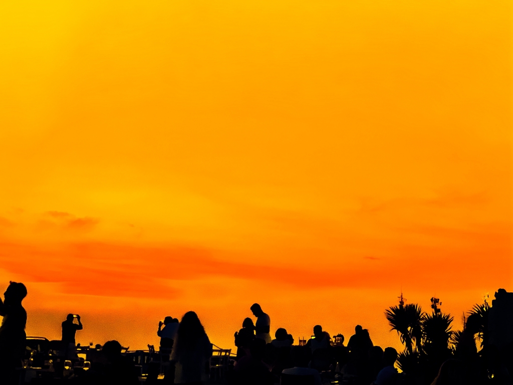 Amici e tramonto a Lampedusa