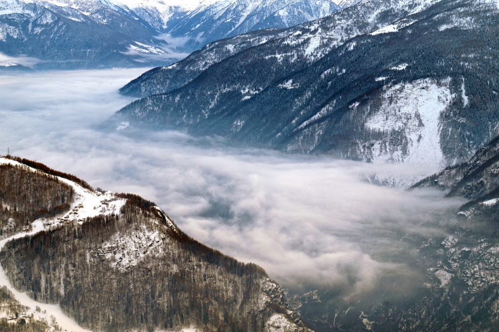Vista aerea della Valmalenco dalla funivia al Bernina