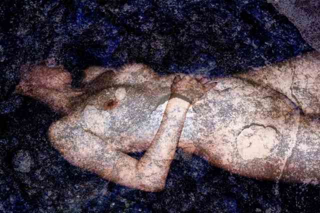 Donna sdraiata · perdurare