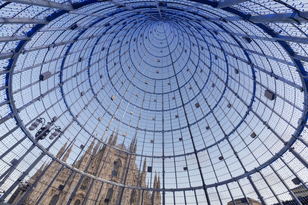 Il duomo di Milano dall'albero
