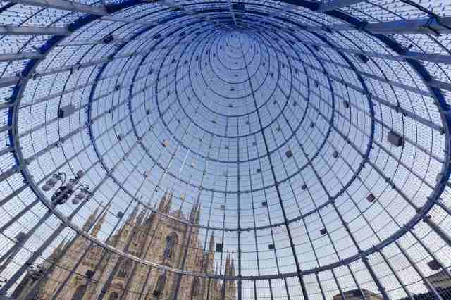 Il duomo di Milano dall'albero