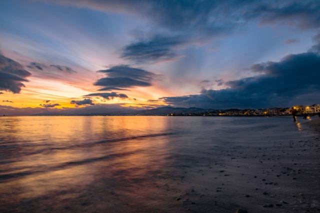 Crepuscolo sul mare siciliano colori spettacolari del cielo