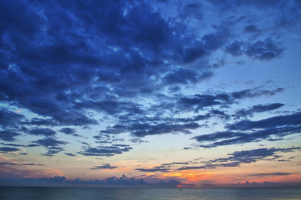 Meraviglioso tramonto sul mare Adriatico