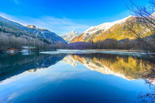 Monte bianco Specchiato in un lago