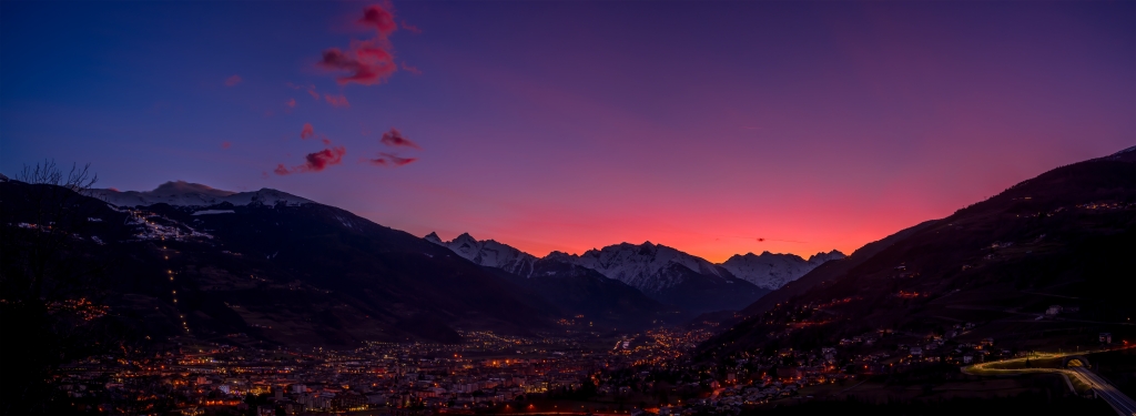 Panoramica di Aosta al tramonto