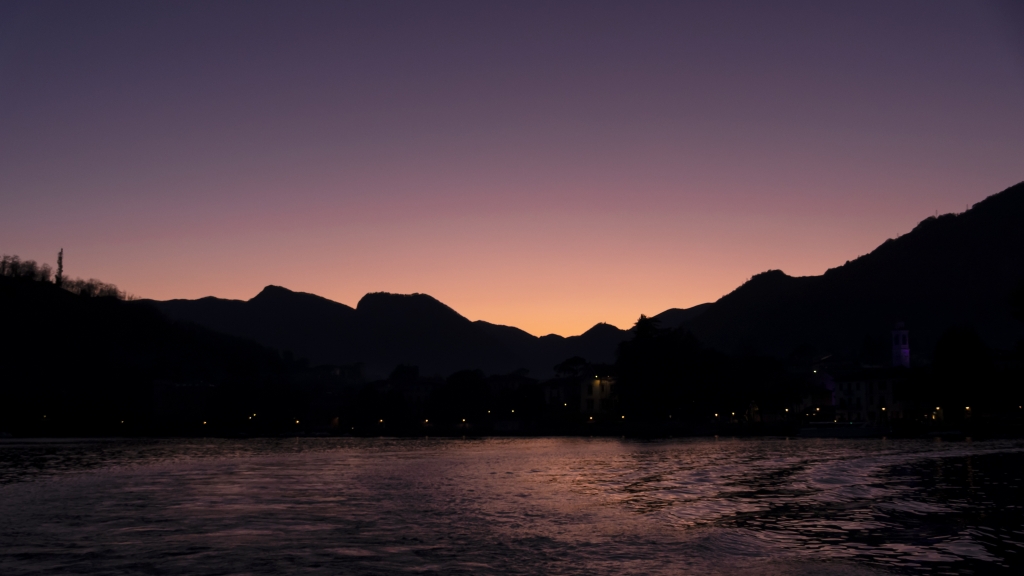 Tramonto sul lago
