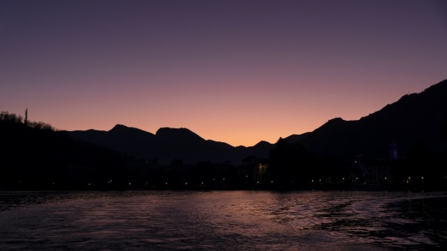 Tramonto sul lago