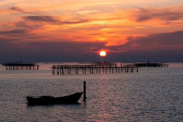 barca al tramonto