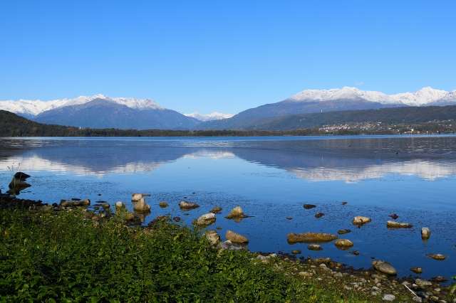 La montagna nel lago