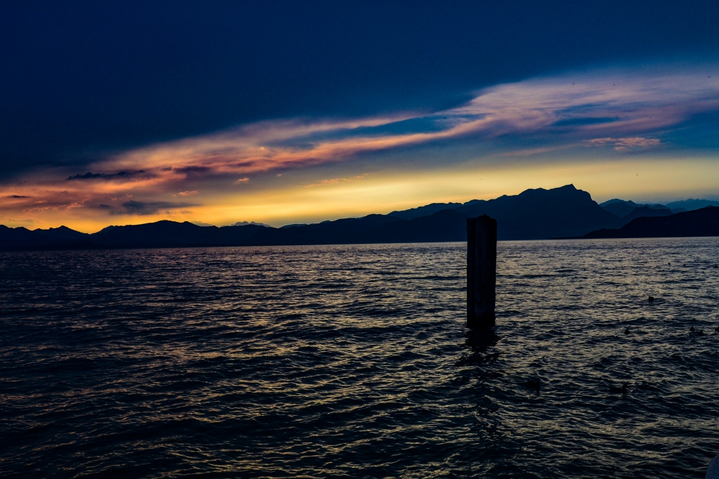 Tramonto sul lago