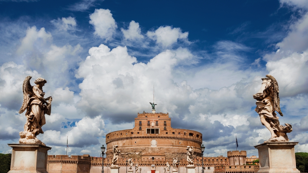 Castel Sant'Angelo tra le nuvole