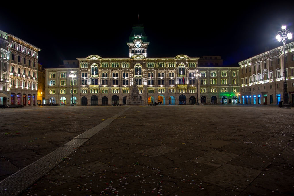 Piazza Unità d'italia Trieste di notte