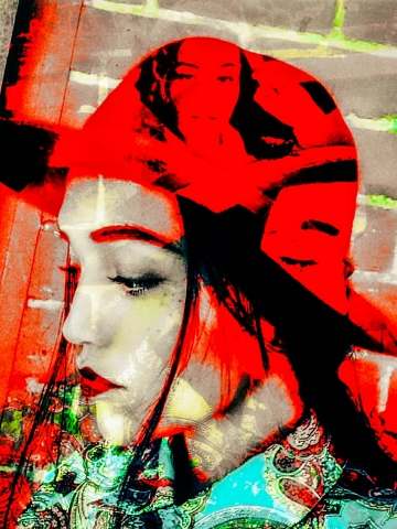 Red hat woman portrait · vitoarciuli