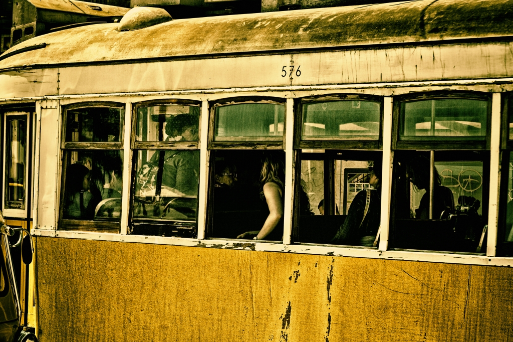 LISBON MONOCHROME