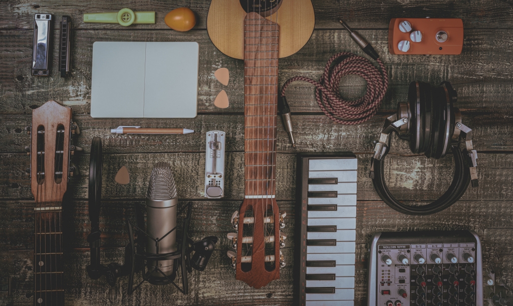 La tavola del Musicista, cantautore, suonatore, compositore
