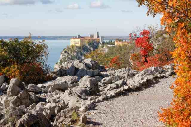 Castello di Duino in autunno