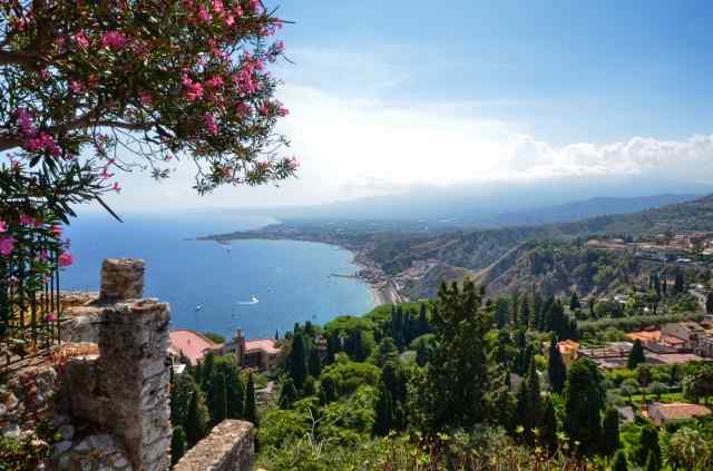 Taormina, paesaggio mediterraneo. · massimoparisi90