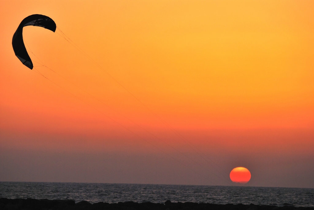 Il sole fa kitesurf