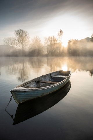 Barca sul fiume