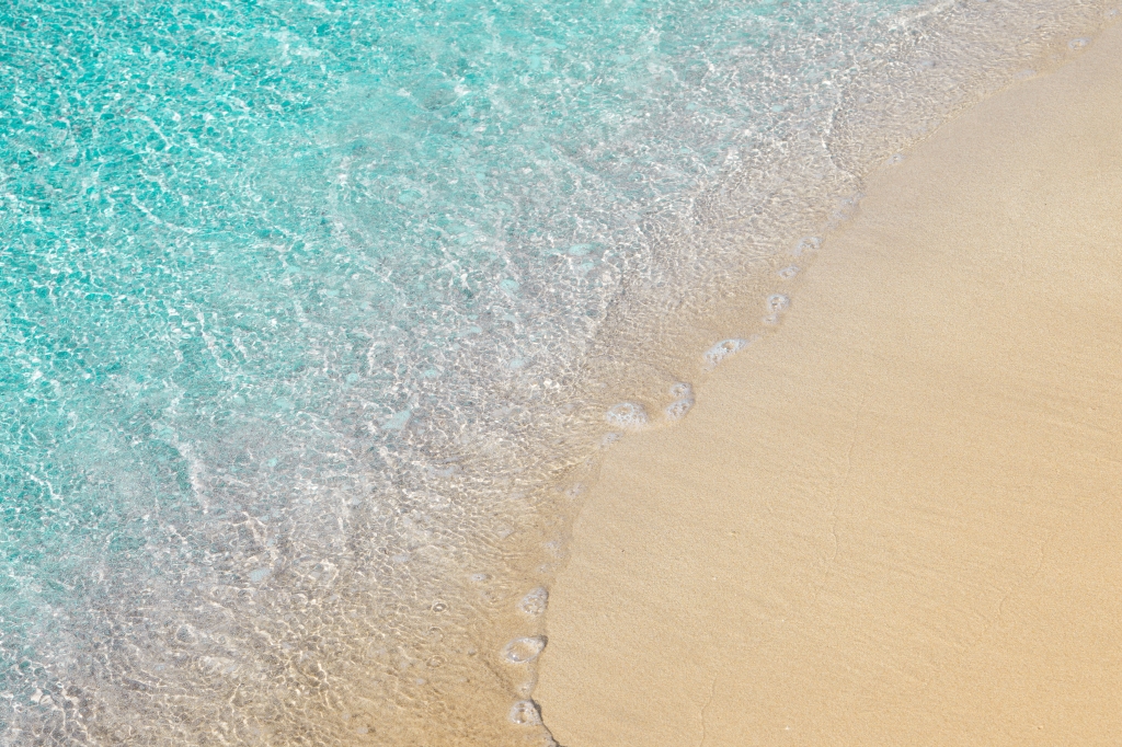 Mare trasparente e sabbia