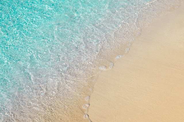 Mare trasparente e sabbia · gnxuf