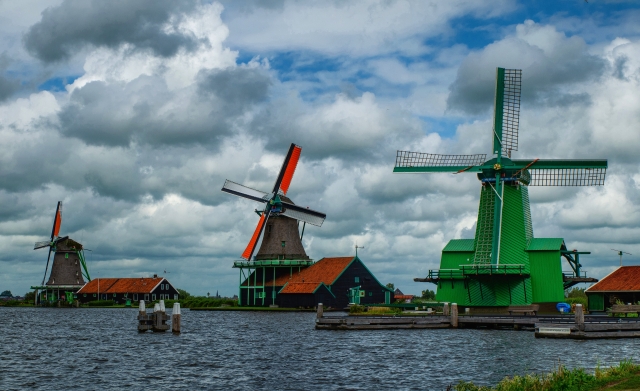 I colori vibranti dei  mulini di Amsterdam