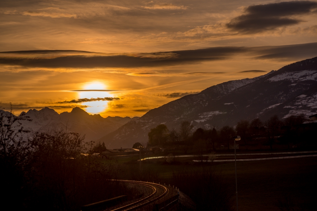 Panorama di montagna al tramonto