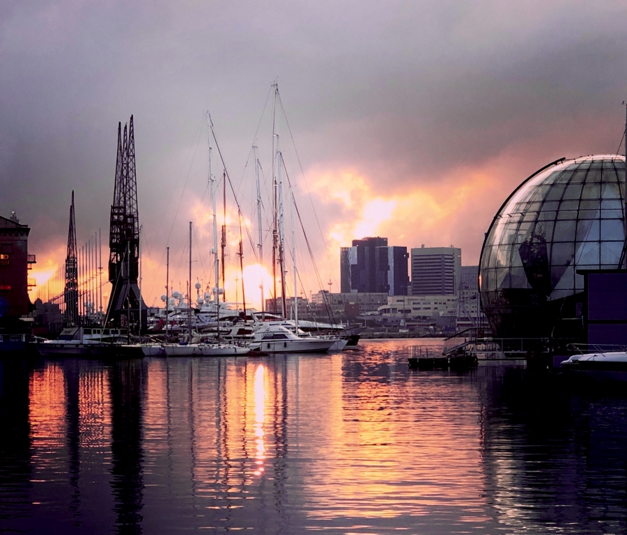 Genova, tramonto al porto antico