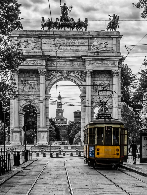 tram to Milan city