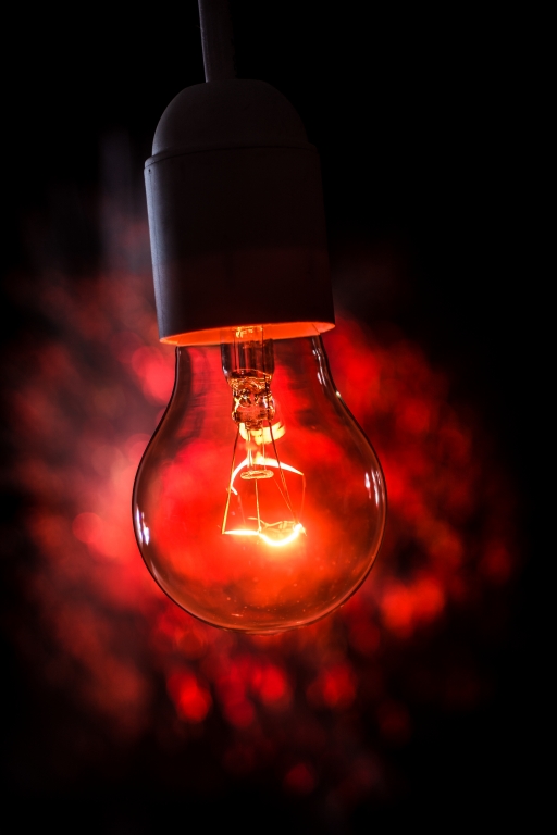 lampadina bokeh rossa